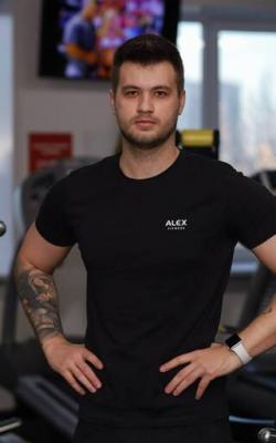 Инструктор тренажерного зала Пьянков Евгений