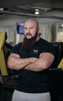 Инструктор тренажерного зала Юрий  Чернов