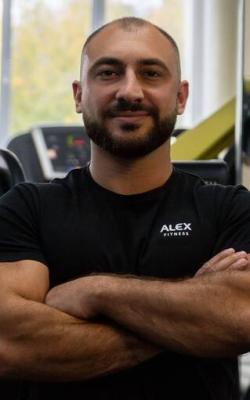 Инструктор тренажерного зала Халилов Ильяс