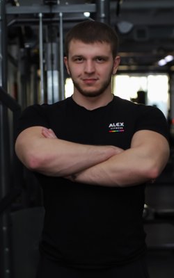 Инструктор тренажерного зала Аникиев Артём