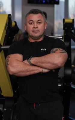 Инструктор тренажерного зала Чванов Ильдар