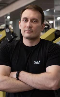 Инструктор тренажерного зала Медведев  Павел 
