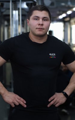 Инструктор тренажерного зала Болотов Арсений