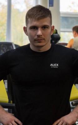 Инструктор тренажерного зала Аникиев   Григорий