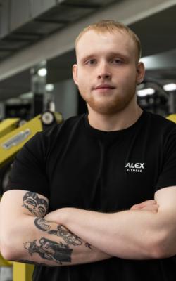 Инструктор тренажерного зала Станинов  Юрий 