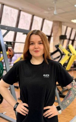 Инструктор тренажерного зала Садыкова  Алина