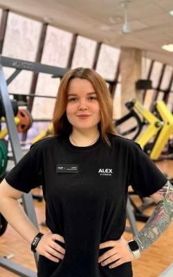 Инструктор тренажерного зала Садыкова  Алина