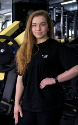 Инструктор тренажерного зала Попова Полина