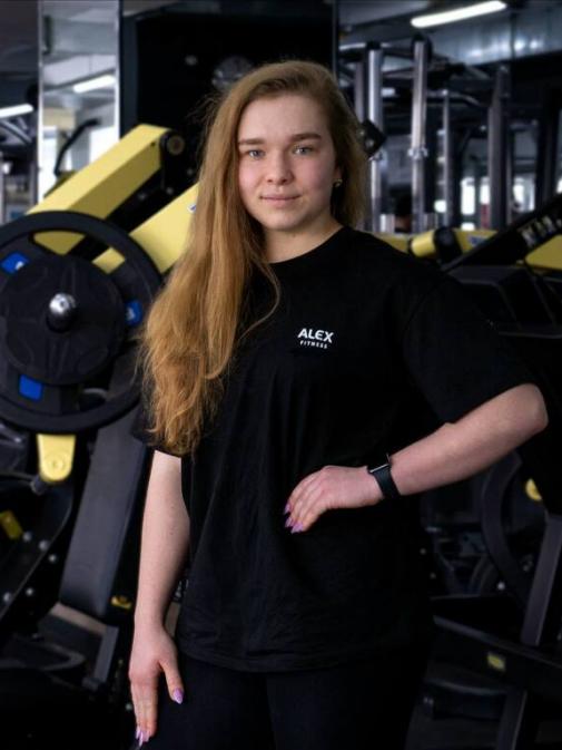 Попова Полина